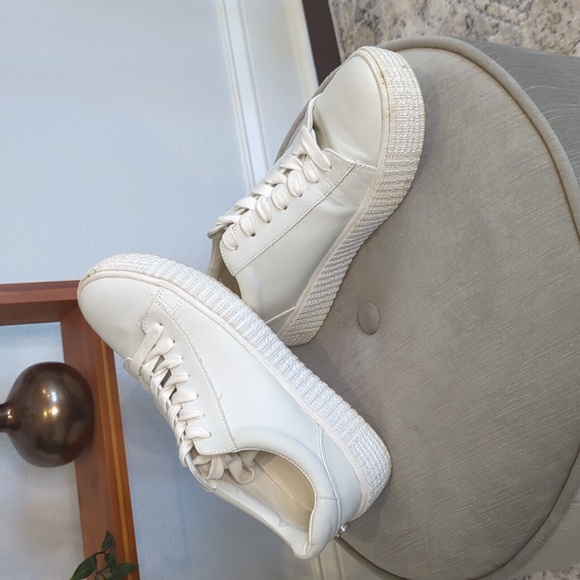 Sneakers - Picture 2 of 5